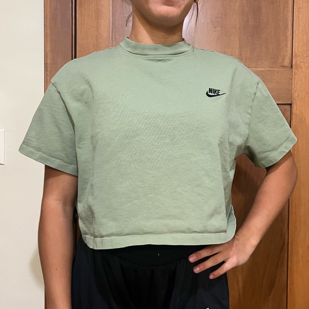 Nike Cropped Tee
